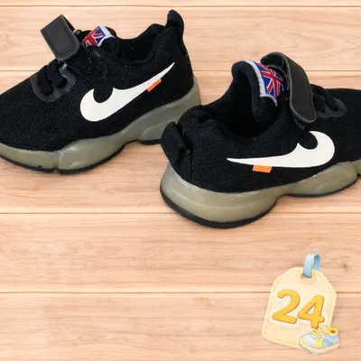 Chaussures Nike enfant taille 24 bon état